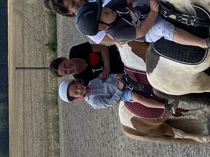 Leo Horvat auf einem Ponny der Familie Spohn