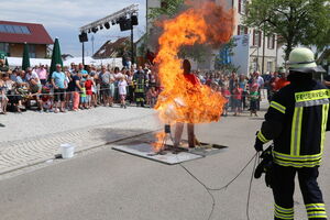 Dorffest 2017 - Vorführung Feuerwehr (Bildquelle Lothar M. Hamm)